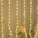 Cortina de Luzes Natalinas com Folhas – Encanto e Magia em Cada Detalhe